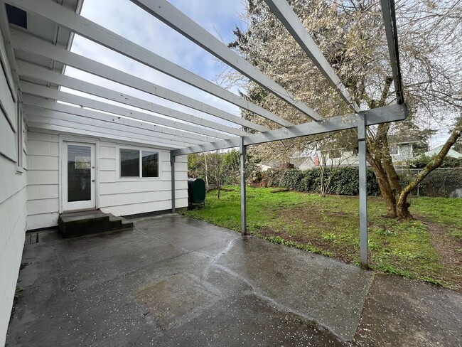 Building Photo - Cozy 3 bed 1 bath Home in Brentwood-Darlin...