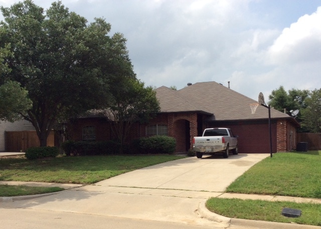 Building Photo - 2202 Bowie Ln