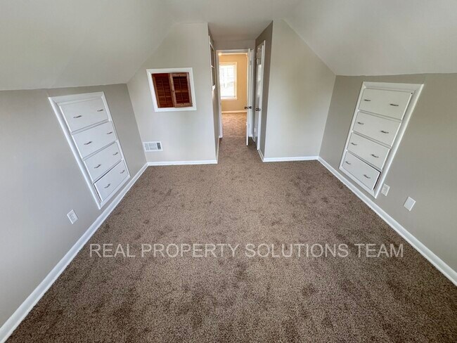 Building Photo - 928 Blenheim Rd