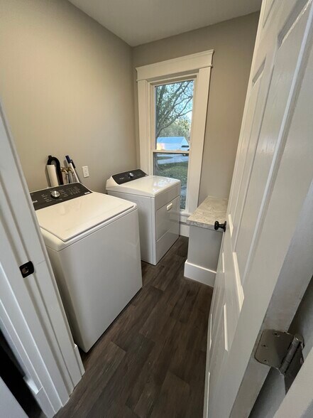 Building Photo - 14044 Strawn Rd