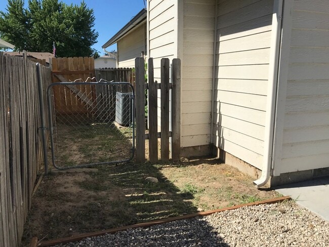 Building Photo - West Boise 3 bedroom, 2 bath home for rent