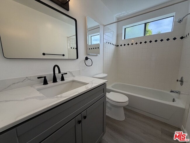 Building Photo - 1531 N Detroit St