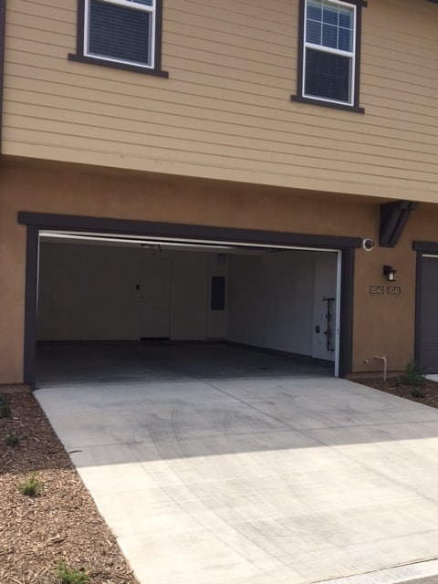 Building Photo - 3 Bedroom Townhome in Goleta