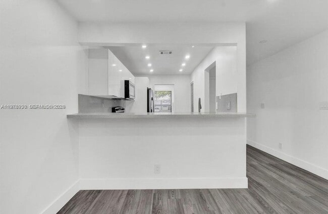 Building Photo - 8036 NW 41 Ct