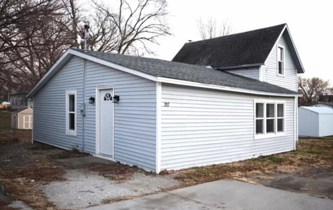 Building Photo - Beautiful Three Bedroom!