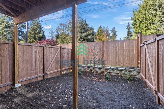 Building Photo - "Spacious 3-Bedroom Luxury Townhouse in Everett with 3 Full Baths"