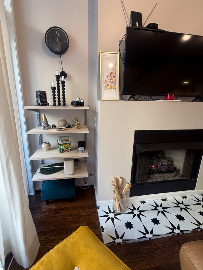 Building Photo - 943 W Huron St