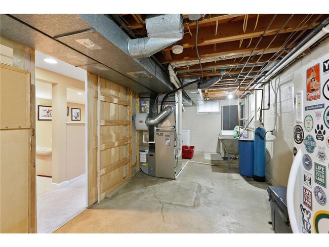Building Photo - 3201 Jersey Ave S