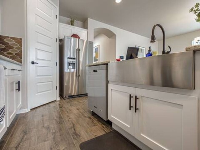 Building Photo - Beautiful East side House 3 Bed
