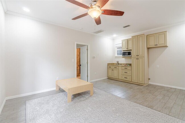 Building Photo - 9201 Trowbridge Cove