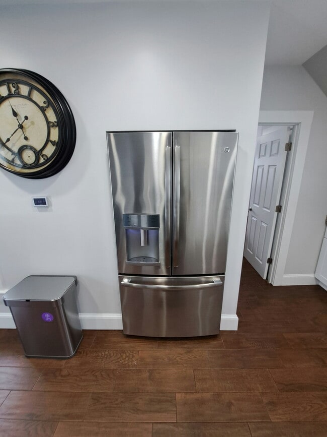 Building Photo - 14 Roy St