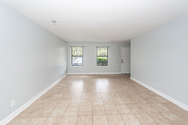 Building Photo - 2 Bedroom, 1.5 Bathroom Townhome in Island Bluff - James Island