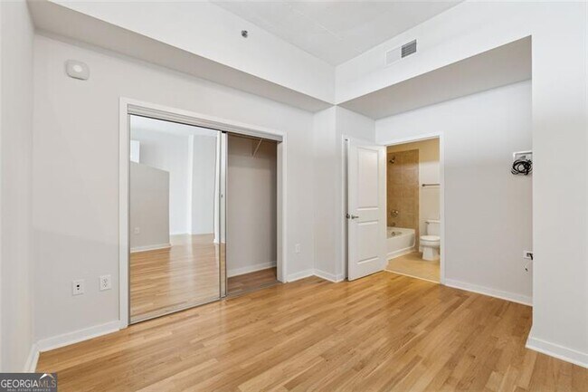 Building Photo - 3324 Peachtree Rd