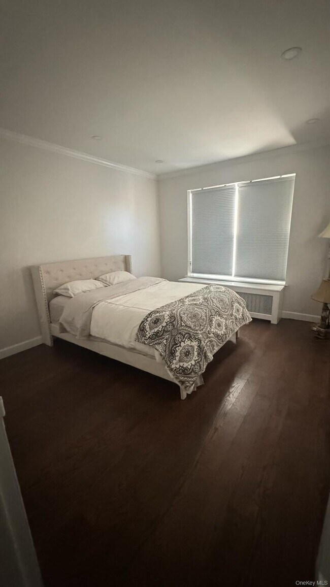 Building Photo - 305 Sixth Ave