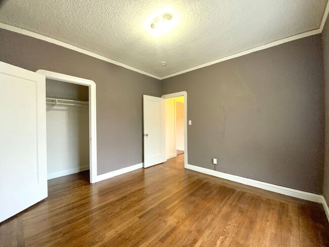 Building Photo - Spacious 1BR w/ Bonus Room! Laundry On Site! PRIVATE GARAGE PARKING!