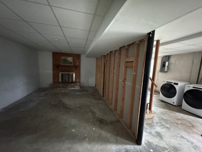 Building Photo - 3916 Gallatin St