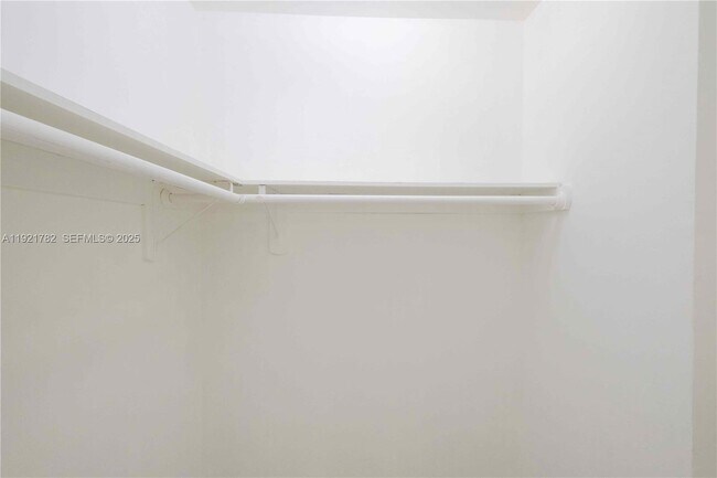 Building Photo - 1572 NW 2nd St