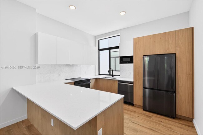 Building Photo - 515 NE 61st St