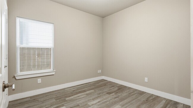 Building Photo - 4431 Knoxville St