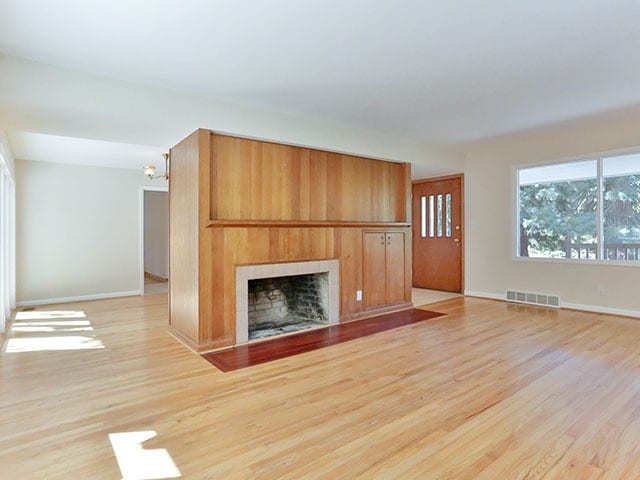 Building Photo - Spacious and Light Lake Oswego Home