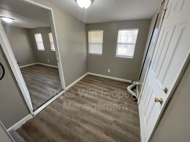 Building Photo - 10261 Imperial Dr