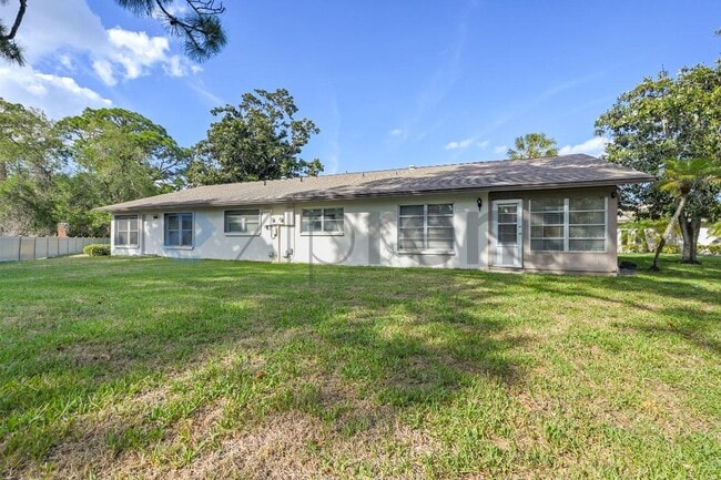 Building Photo - 1624 Whitehead Dr