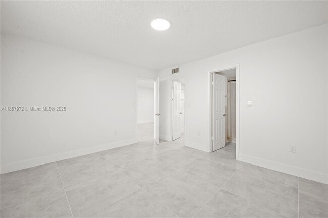 Building Photo - 10090 NW 80th Ct