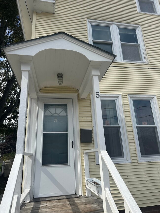 Building Photo - 5 Charter St