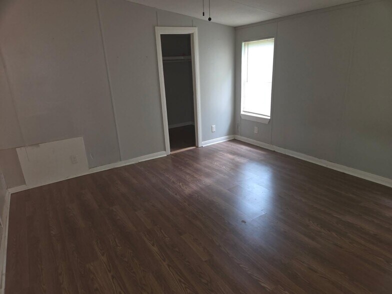 Building Photo - 15505 Parret Ln