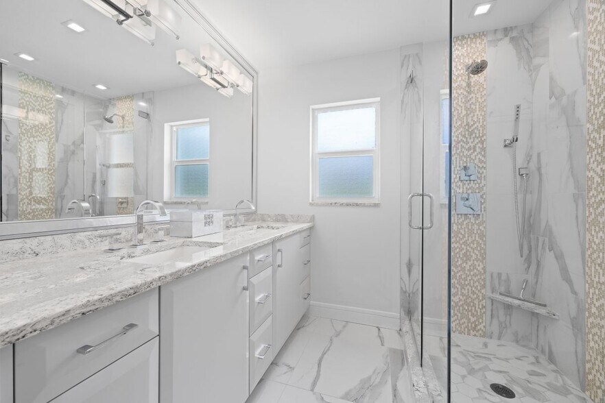 Building Photo - 818 Tanbark Dr