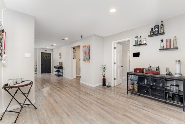 Building Photo - 1700 Delaford Cir