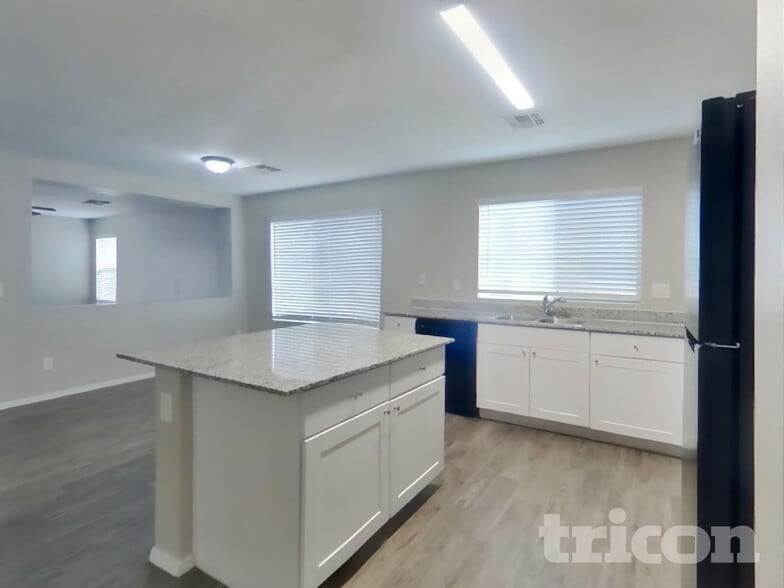 Building Photo - 3326 W St Anne Ave