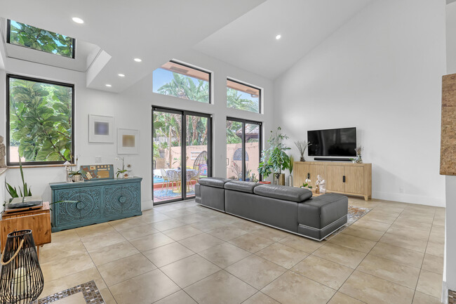 Building Photo - 6532 Via Rosa