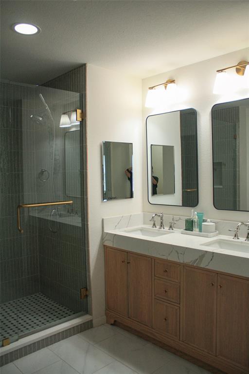 Building Photo - 2209 Bettylou Ln