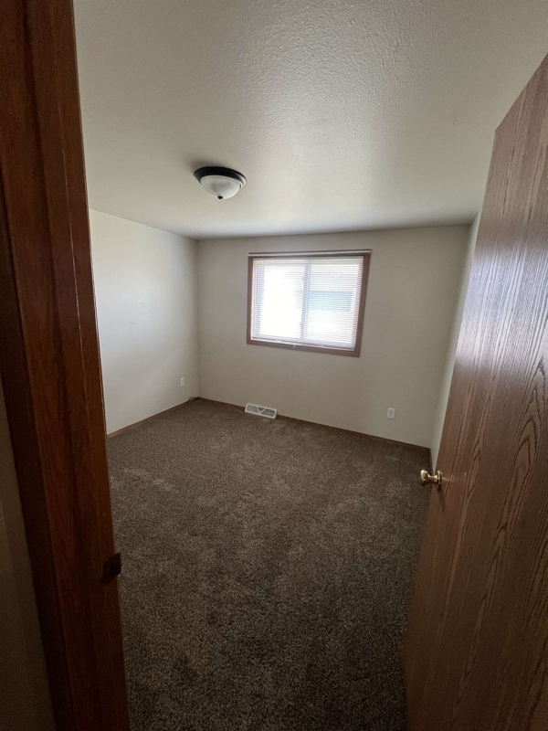 Building Photo - 702 N Steven Ave