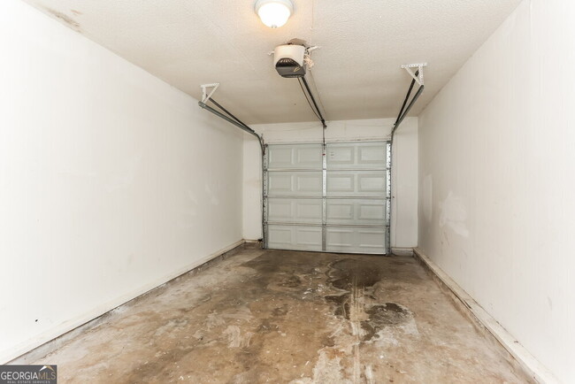 Building Photo - 7960 Creekstone Way