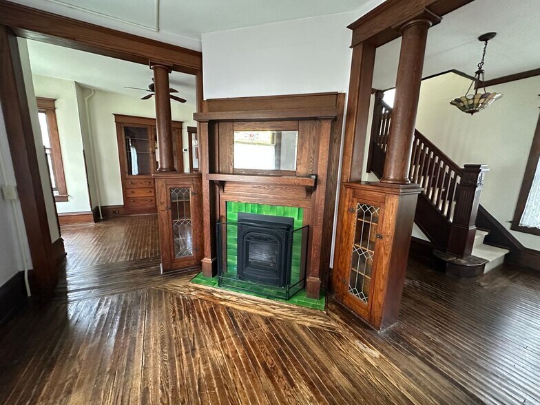 Building Photo - 83 Shethar St