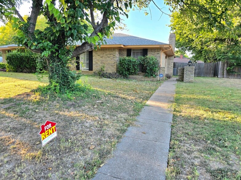 Building Photo - 1001 Hunters Creek Dr