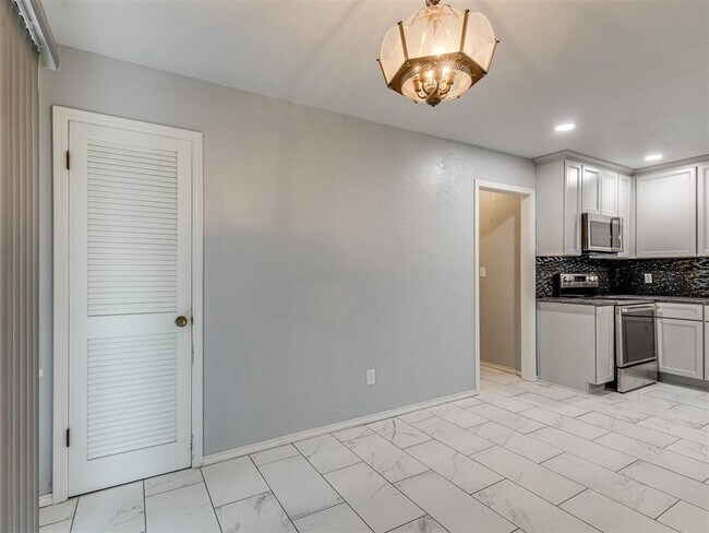 Building Photo - 3405 Woodsboro Dr