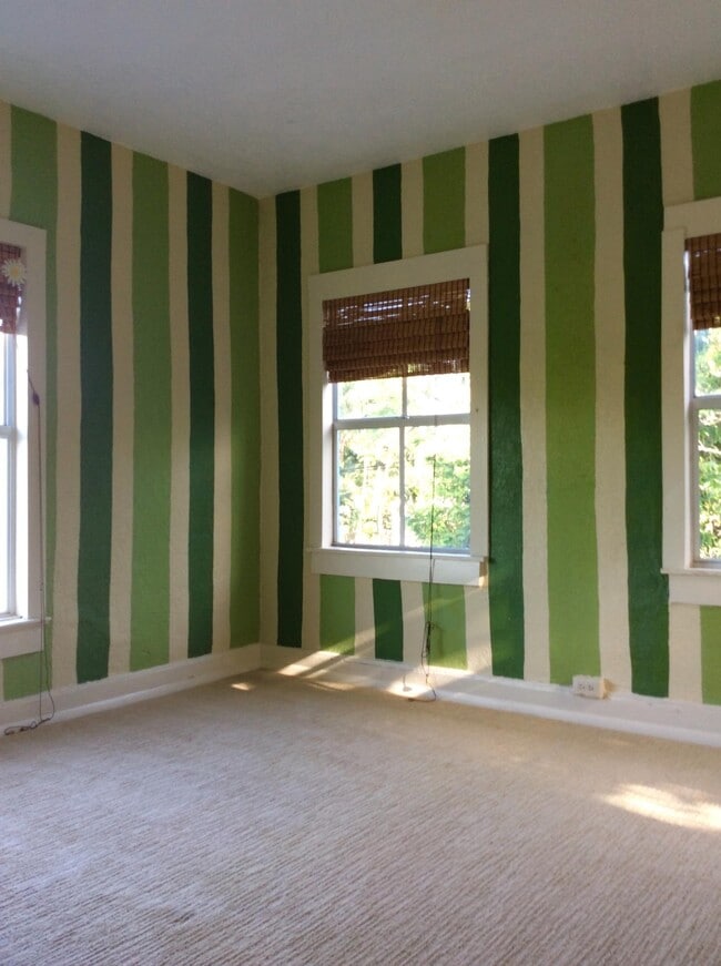 Building Photo - 382 Ellamar Rd