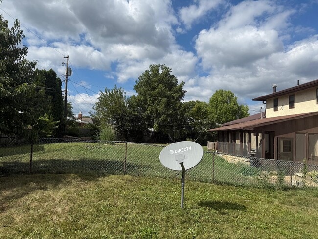 Building Photo - 1239 Bradshire Dr