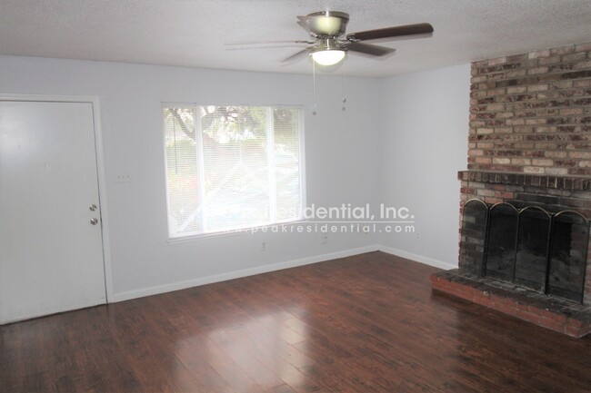 Building Photo - Updated 2bd/1ba Lincoln Village Duplex wit...