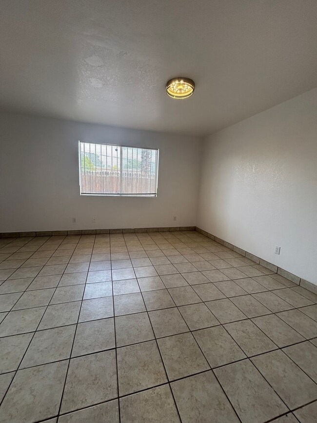 Building Photo - 2763 N Edith Blvd