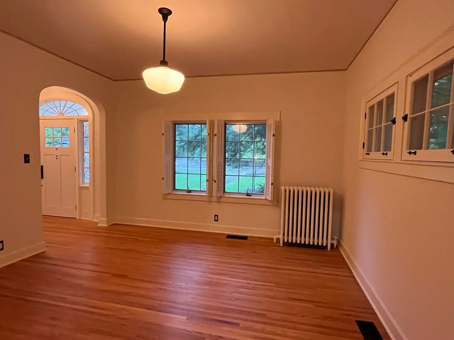 Building Photo - 1300 E 1st St