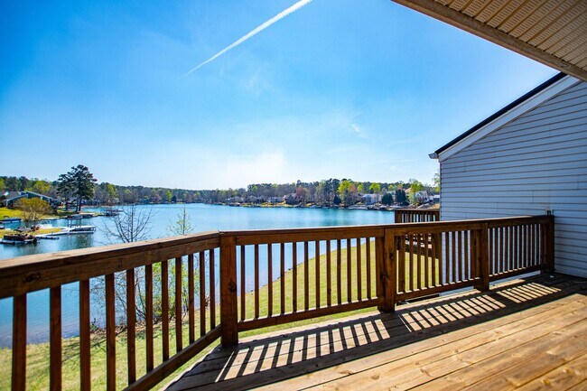 Building Photo - Lakefront Living at Fairfield Plantation