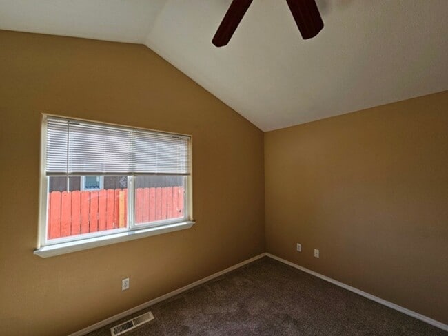 Building Photo - 3Bd/2Ba Single Story Home-Available to View!