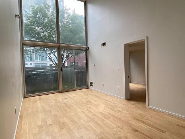 Building Photo - Beautiful 1 Bedroom 1 Bathroom  Available