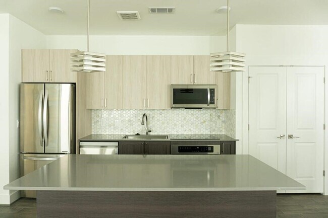 Building Photo - 4819 Caroline St