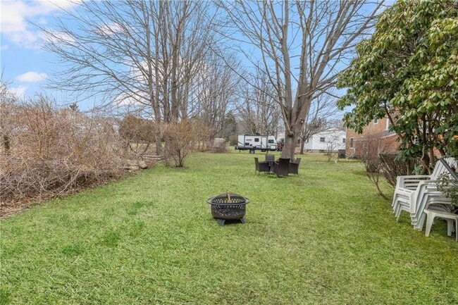 Building Photo - 384 Valley Rd