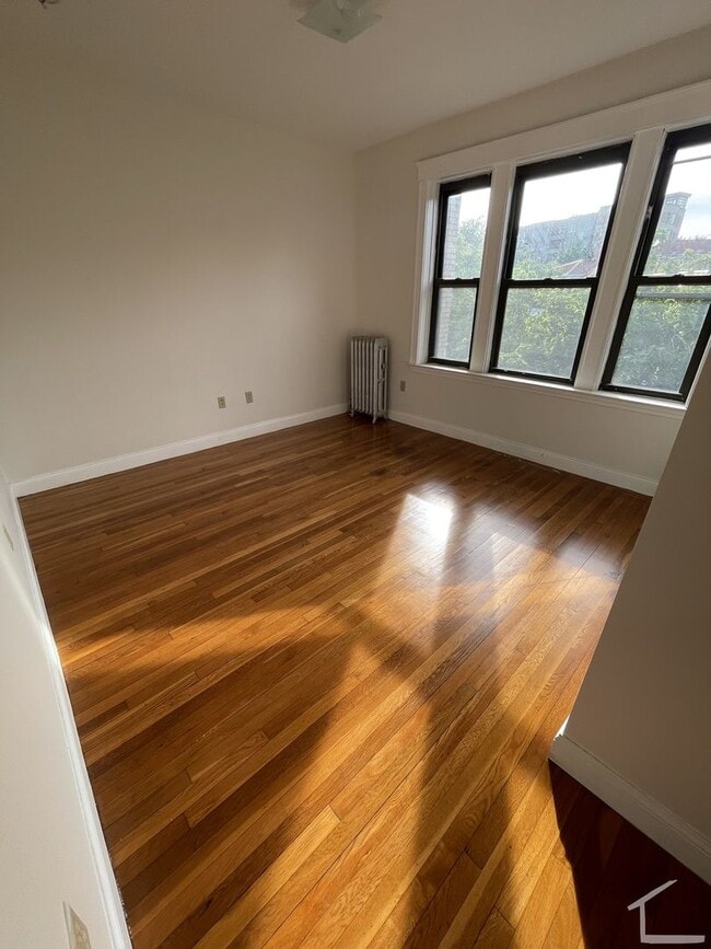 Building Photo - 41 Egremont Rd